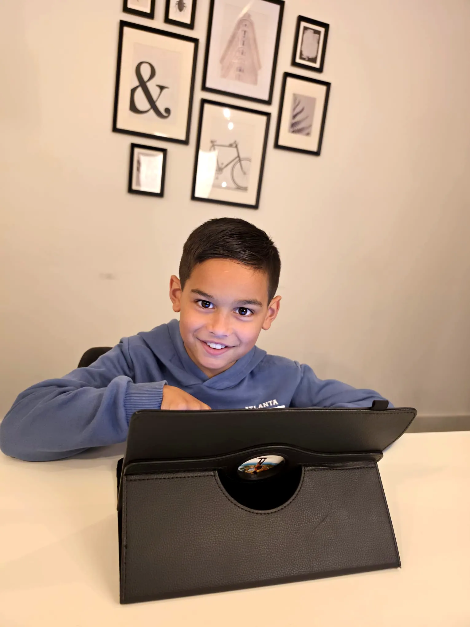 Student using WLearn on a tablet